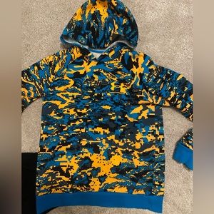 Like new UNdER Armour Boys hoodie